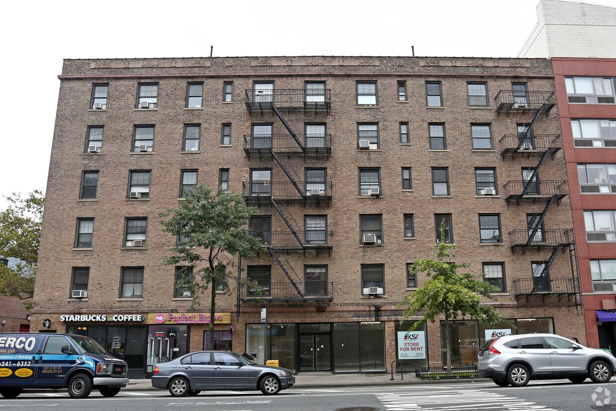 Foto del edificio - 181 8th Ave