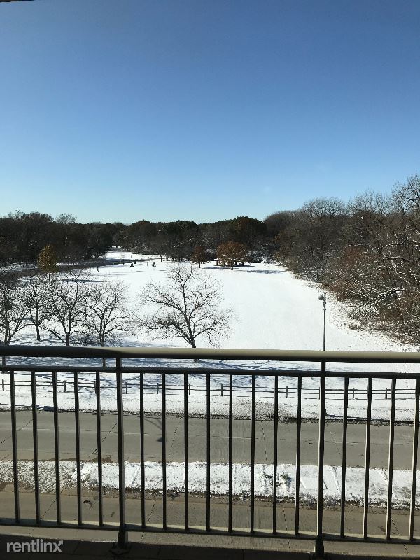 Foto del edificio - 8747 W Bryn Mawr Ave