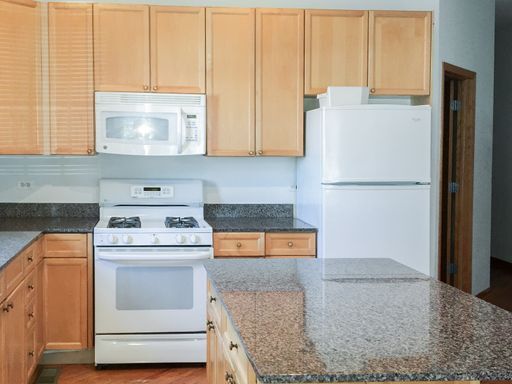 Foto del edificio - 2741 N Southport Ave