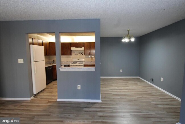 Foto del edificio - 8 Joyner Ct