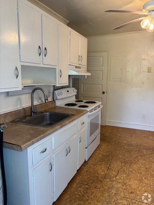 Kitchen - 1017 N Broad St