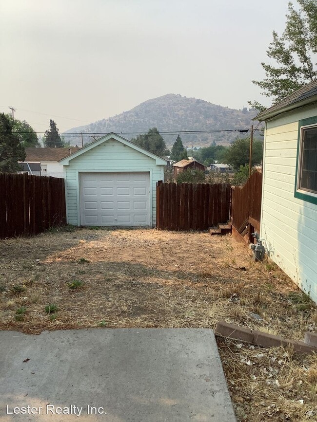 Building Photo - 3 br, 1 bath House - 4640 Balsam Dr.