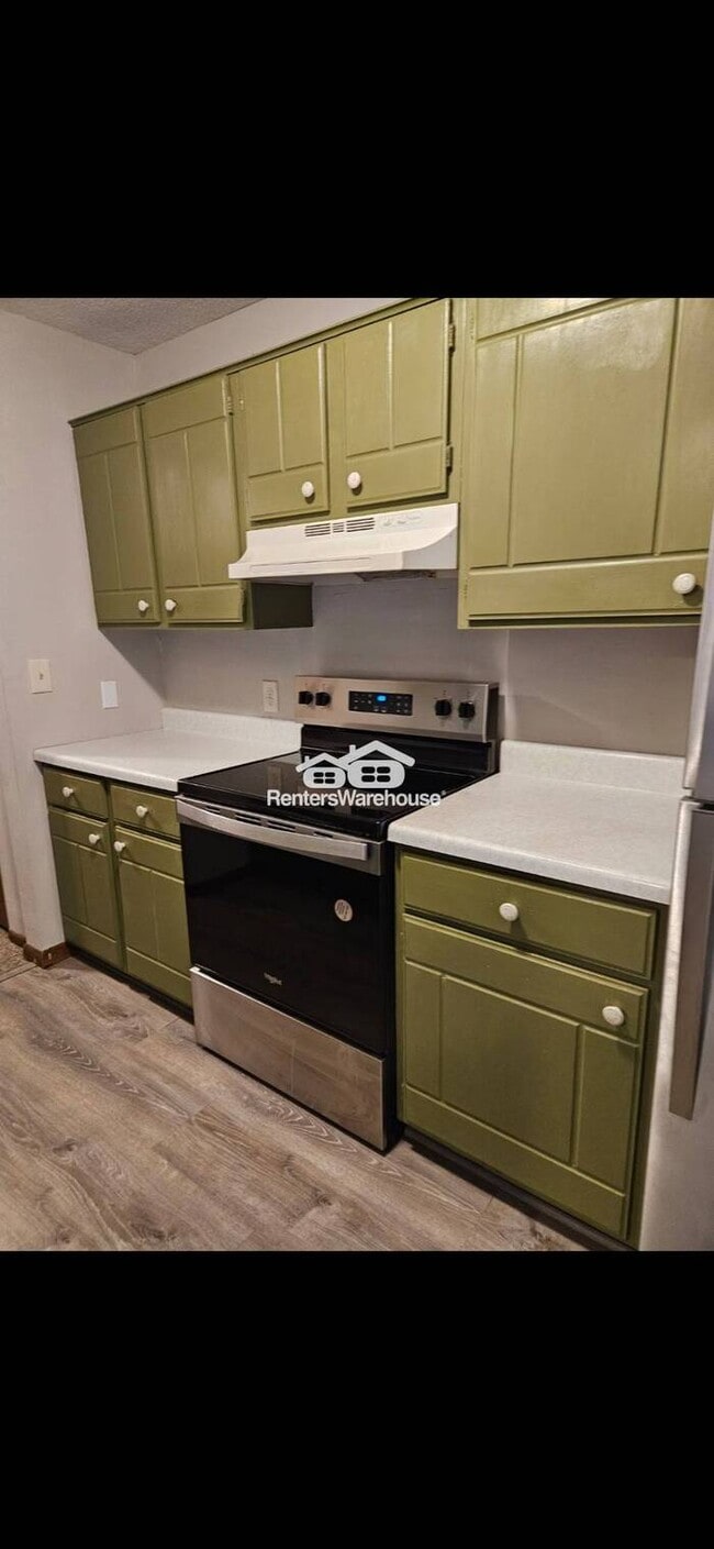 Building Photo - Available now - like new 2 bed 1 bath dupl...