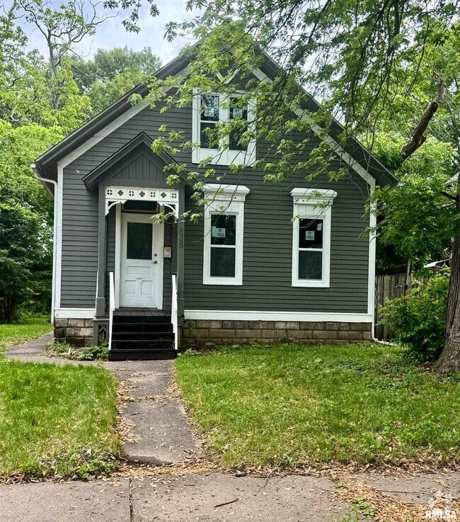 Building Photo - 835 19th St