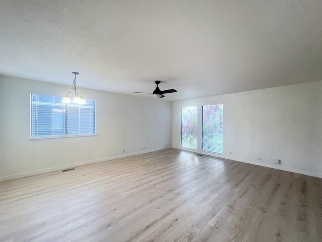 Building Photo - 2004 S Leadville Ave