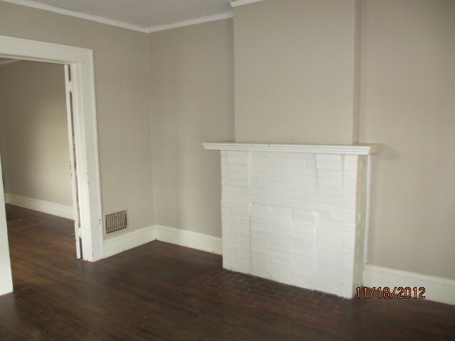 Building Photo - 120p