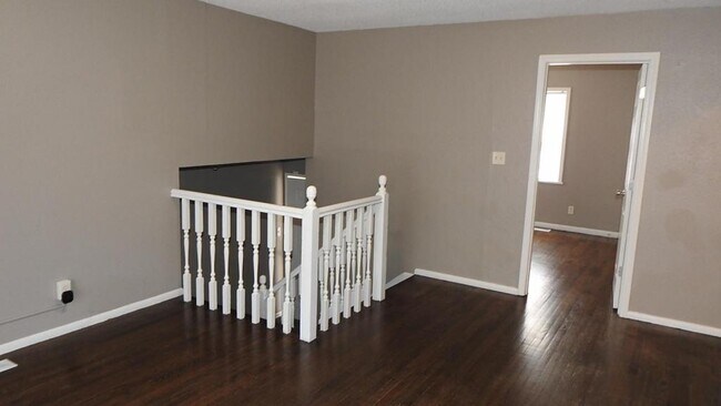 Building Photo - 8704 E Bannister Terrace