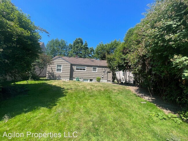 Building Photo - 2 br, 1 bath House - 3636 34th Ave W