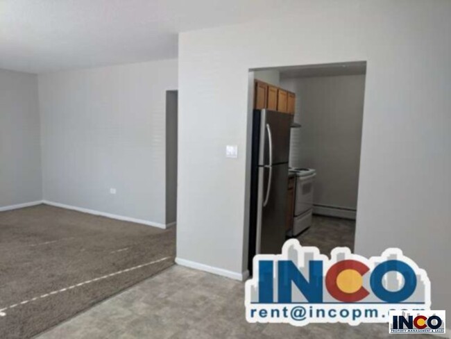 Foto del edificio - Comfortable 2 bed 1 bath Condo Near Sloans...