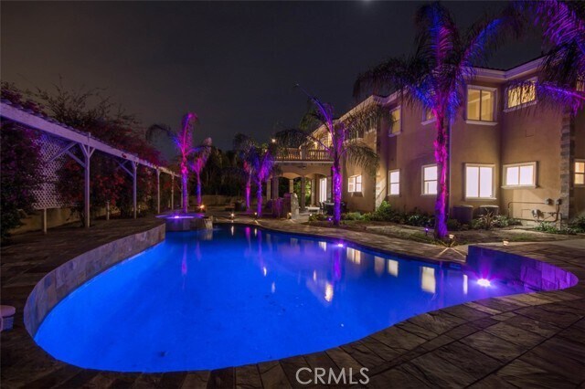 Foto del edificio - 10062 Valley Circle Blvd