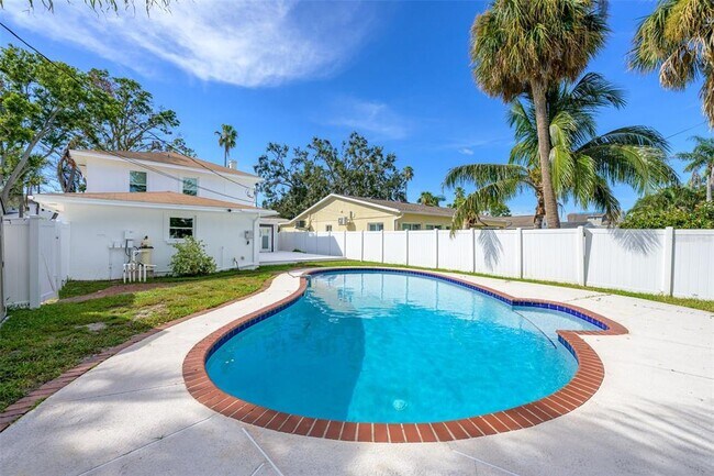 Foto del edificio - 2000 Shore Acres Blvd NE