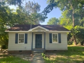 Building Photo - 3908 N Linden Dr