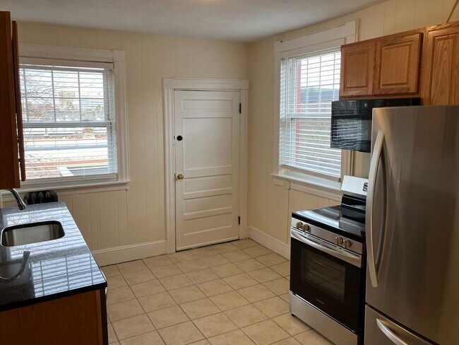 Foto del edificio - Bright and Beautiful 7-Bed/4-Bath near BU!