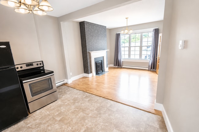 Building Photo - 129 Craigmillar Ave