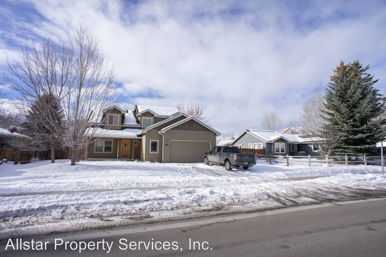 Primary Photo - 4 br, 2.5 bath House - 1451 Woodside Blvd