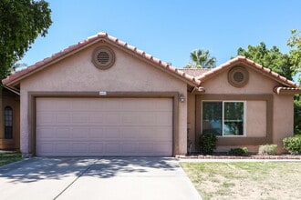 Building Photo - 4452 E Wildwood Dr