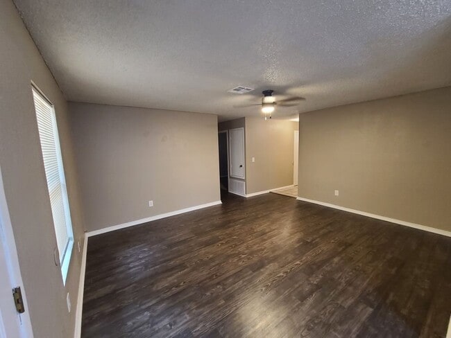 Building Photo - 1824 N Kaye Dr