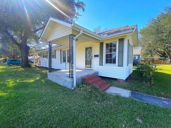Foto del edificio - 3BR/2BA Home with Garage in an Established Lake Charles Neighborhood