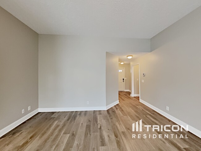 Building Photo - 531 Falkland Cir