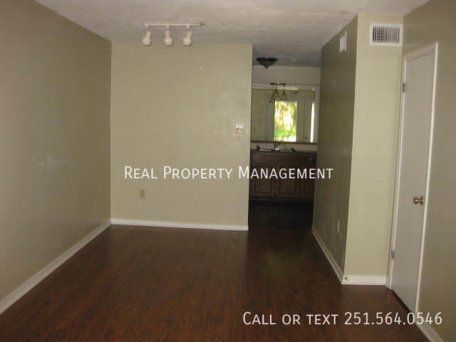 Building Photo - 959 Dickenson Ave