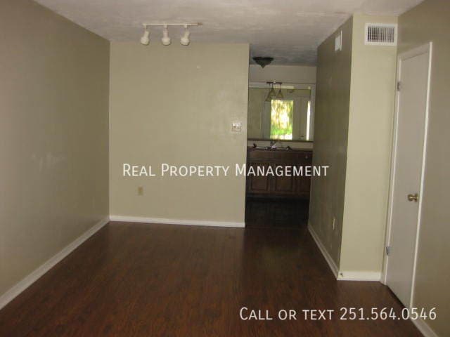 Foto del edificio - 959 Dickenson Ave