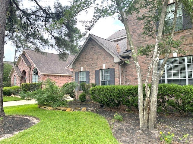 Building Photo - Great Cypress Location, close to shopping,...
