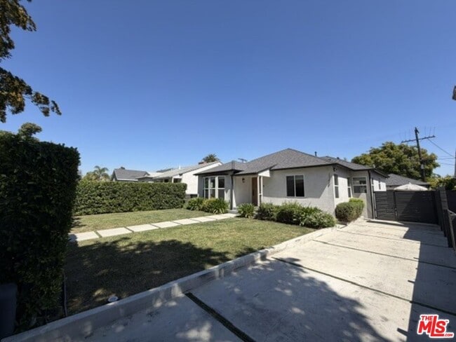 Foto del edificio - 1768 S Fairfax Ave