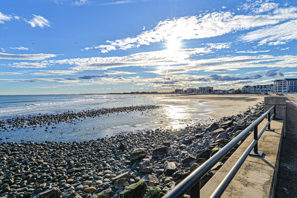 Foto principal - WINTER RENTAL Gorgeous 2 bedroom very spacious condo at the Riviera