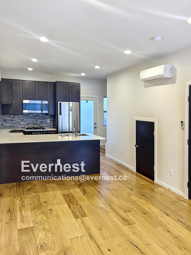Foto del edificio - 8529 Interlake Ave N