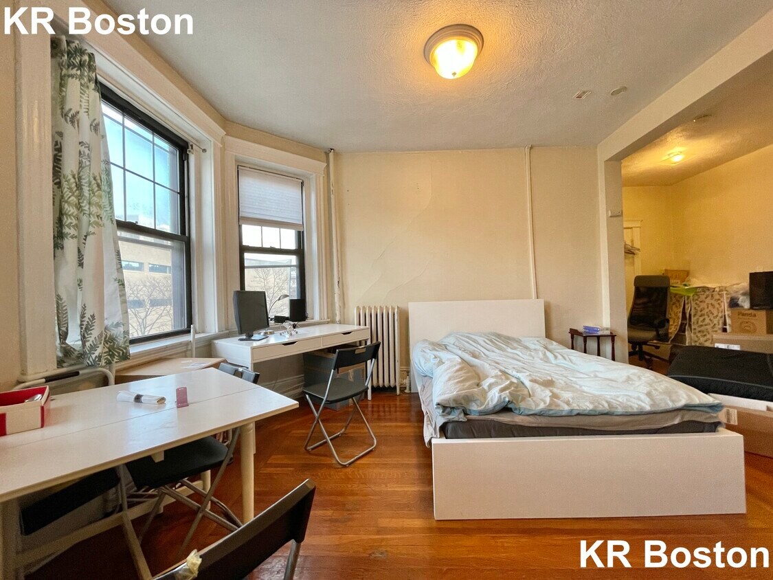 204 Hemenway St Unit 4, Boston, MA 02115 Apartments in Boston, MA