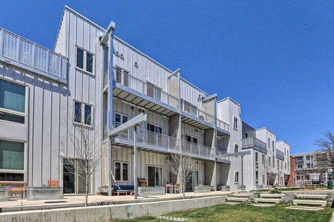 Foto del edificio - 2530 Lawrence St