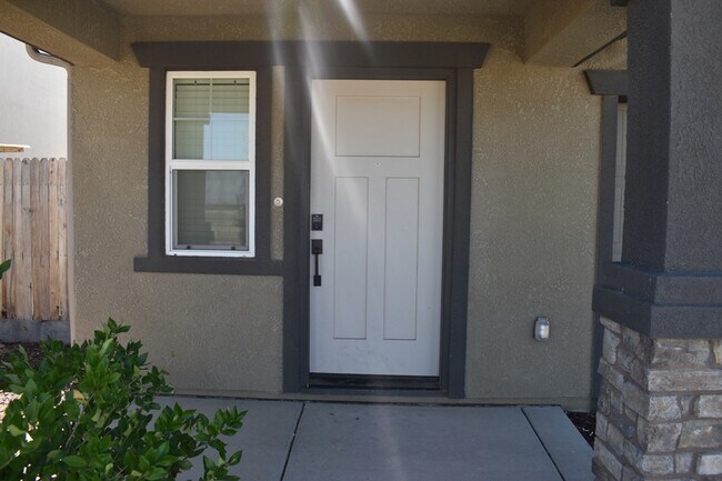 Building Photo - 736 Athena Dr