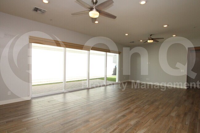 Building Photo - 217 E Raleigh Dr