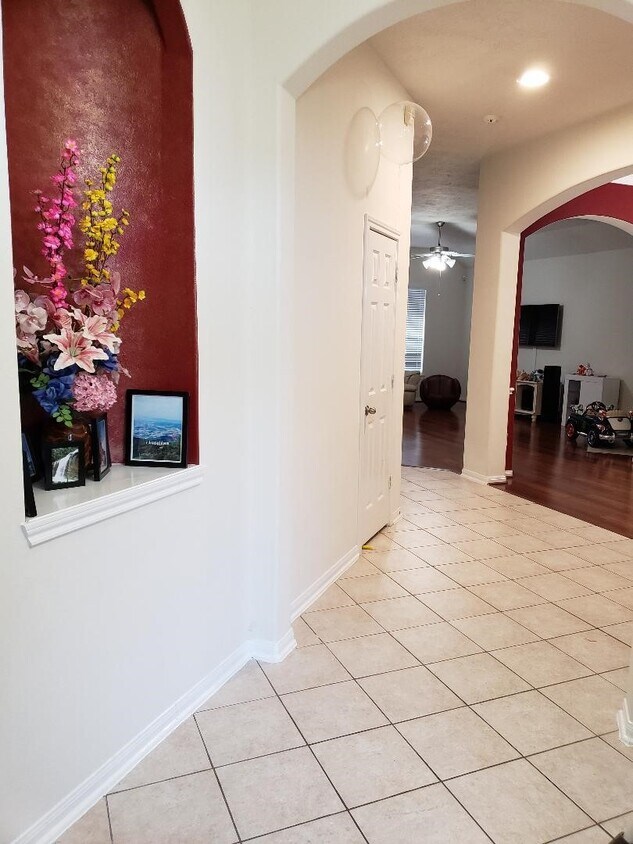 Foto principal - 7223 April Creek Ln