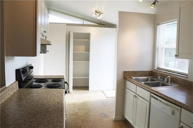 Building Photo - 1661 Newport Ct, Fort Myers, FL 33907