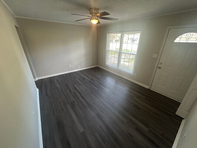 Foto del edificio - Charming 3-bedroom, 1-bathroom home locate...