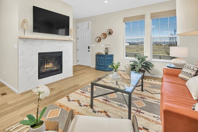 Building Photo - Off-The-Charts Incredible Collier Hill Home