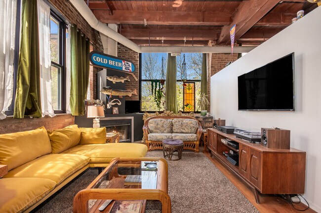 Foto del edificio - 525 N Ada St