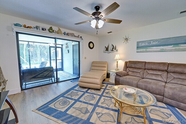 Foto del edificio - 888 Pritchard Island Rd
