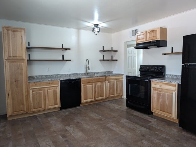 Building Photo - 1812 S Hardy Dr
