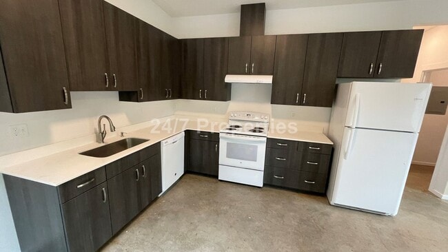 Building Photo - Modern 2 BD | 1 BA Duplex - SE PDX