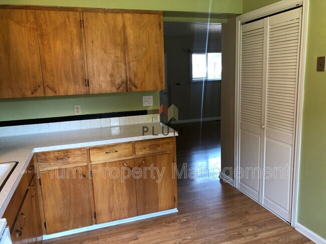 Building Photo - 1755 S 8th St W