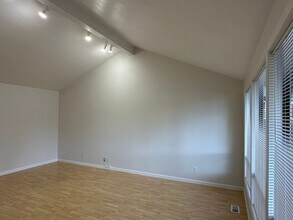 Building Photo - 7134 SW 182nd Ave
