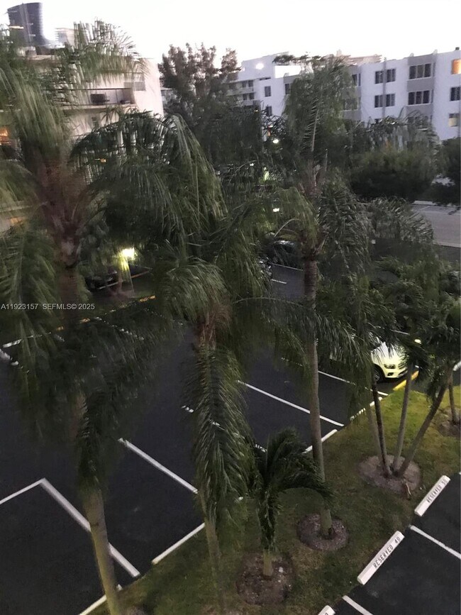 Foto del edificio - 250 181 Dr