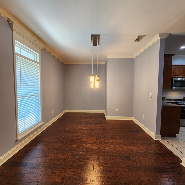 Building Photo - 261 Willow Lake Dr