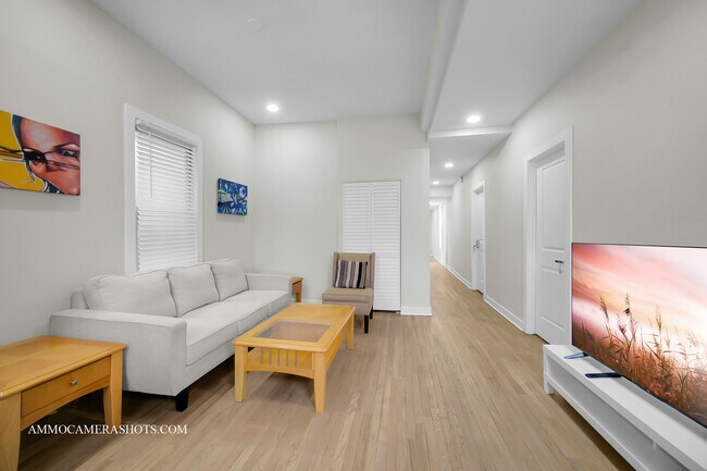Foto del edificio - 814 S Leavitt St