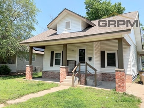 Building Photo - 404 E 12th Ave