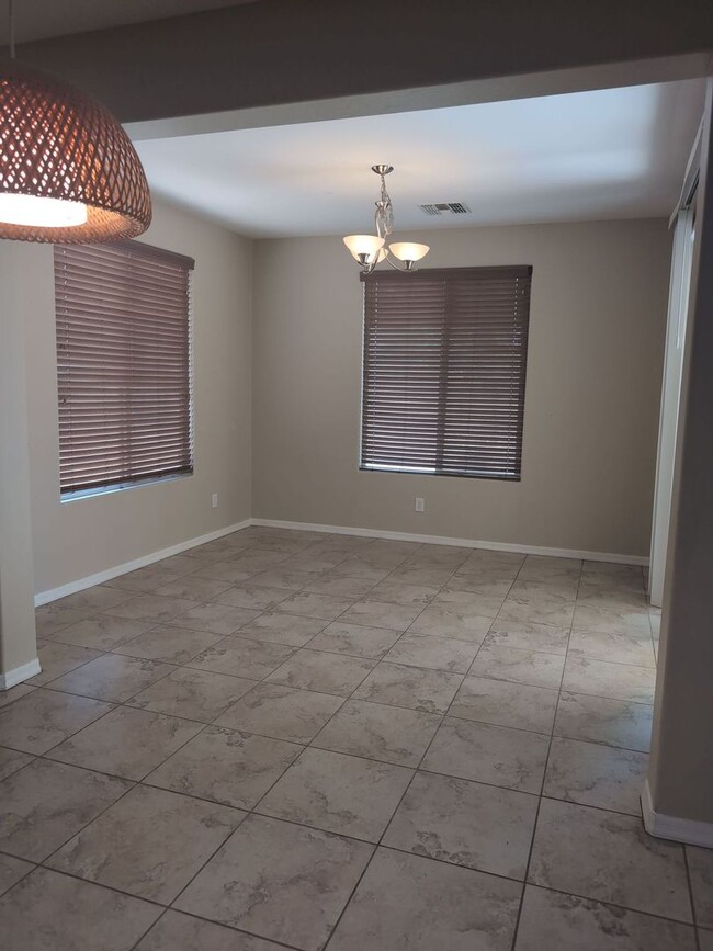 Building Photo - GORGEOUS 3 bdrm Plus Den in Chandler!