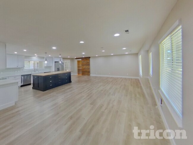 Foto del edificio - 13100 NE 159th St