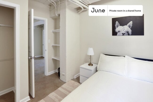 Building Photo - Room in Shared 5 bed/2 bath home in Dupont Circle